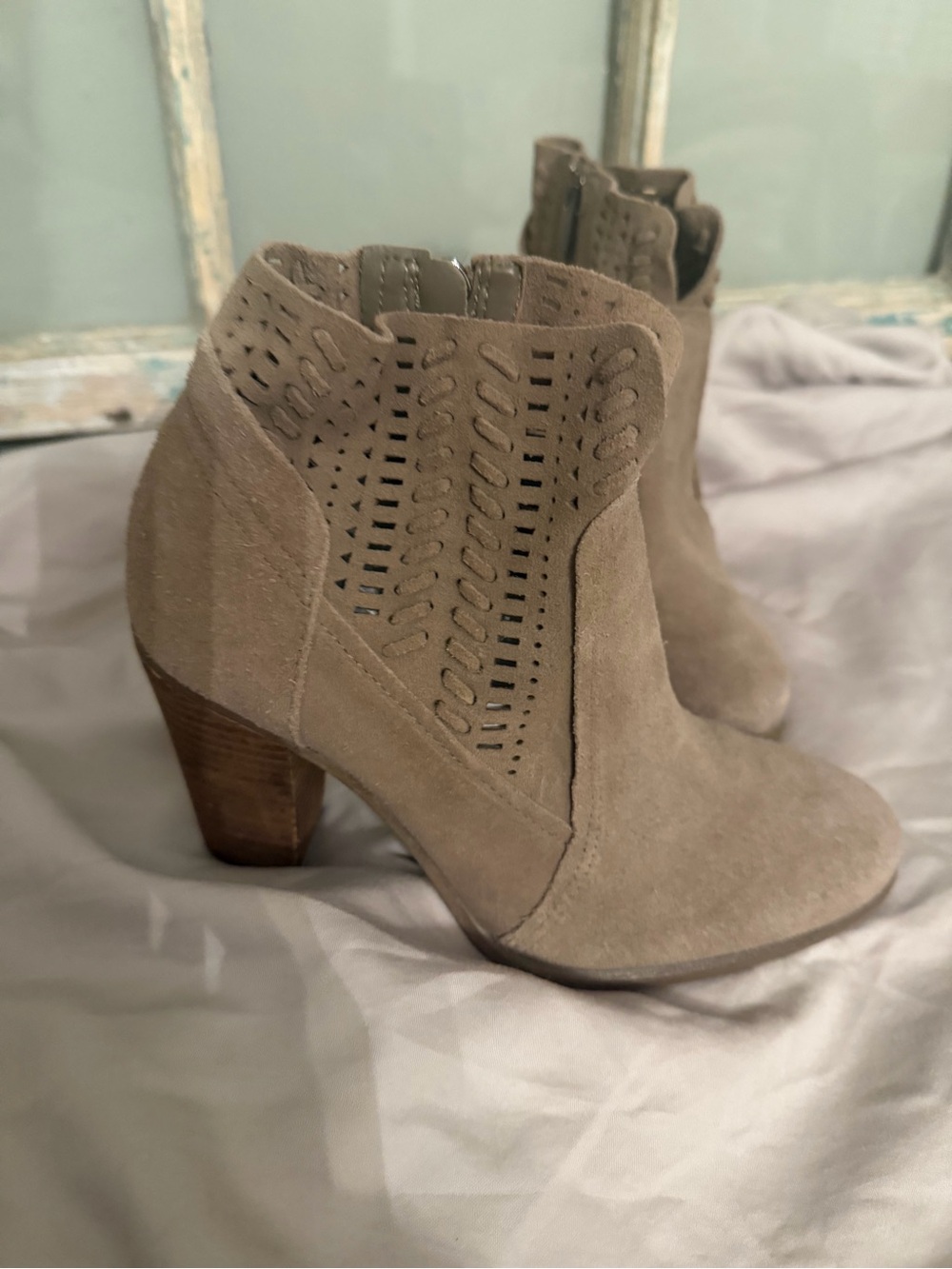 Vince Camuto Suede Perforated Ankle Booties Taupe Beige Size 6